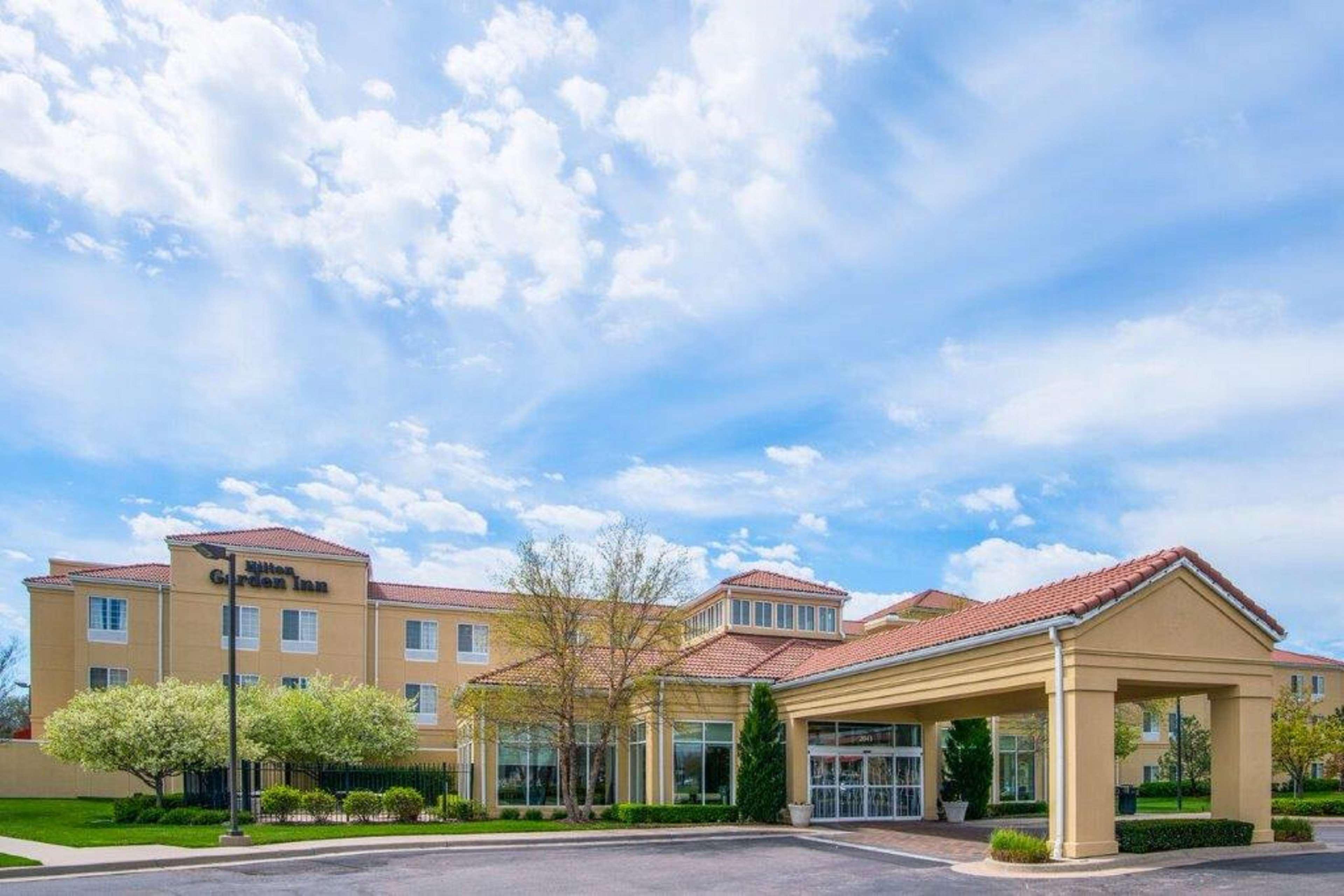 Hilton Garden Inn Wichita Exterior photo