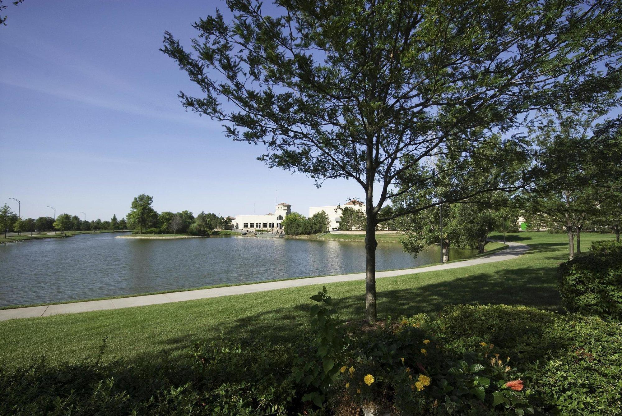 Hilton Garden Inn Wichita Exterior photo